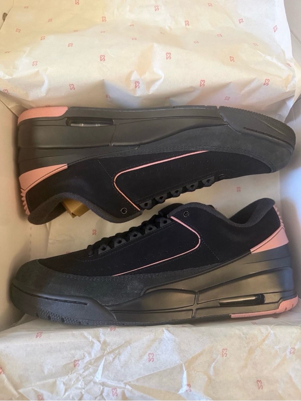 Jordan• 2/3 in Black, Rust Pink